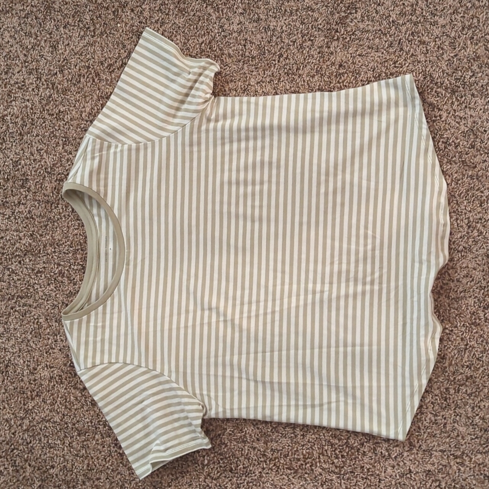 Universal standard tee medium